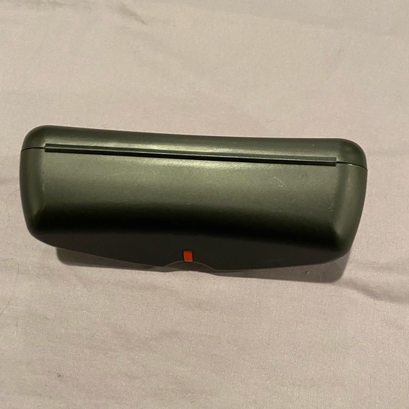 Prada sunglass case plus microfibre cloth - Picture 2 of 4